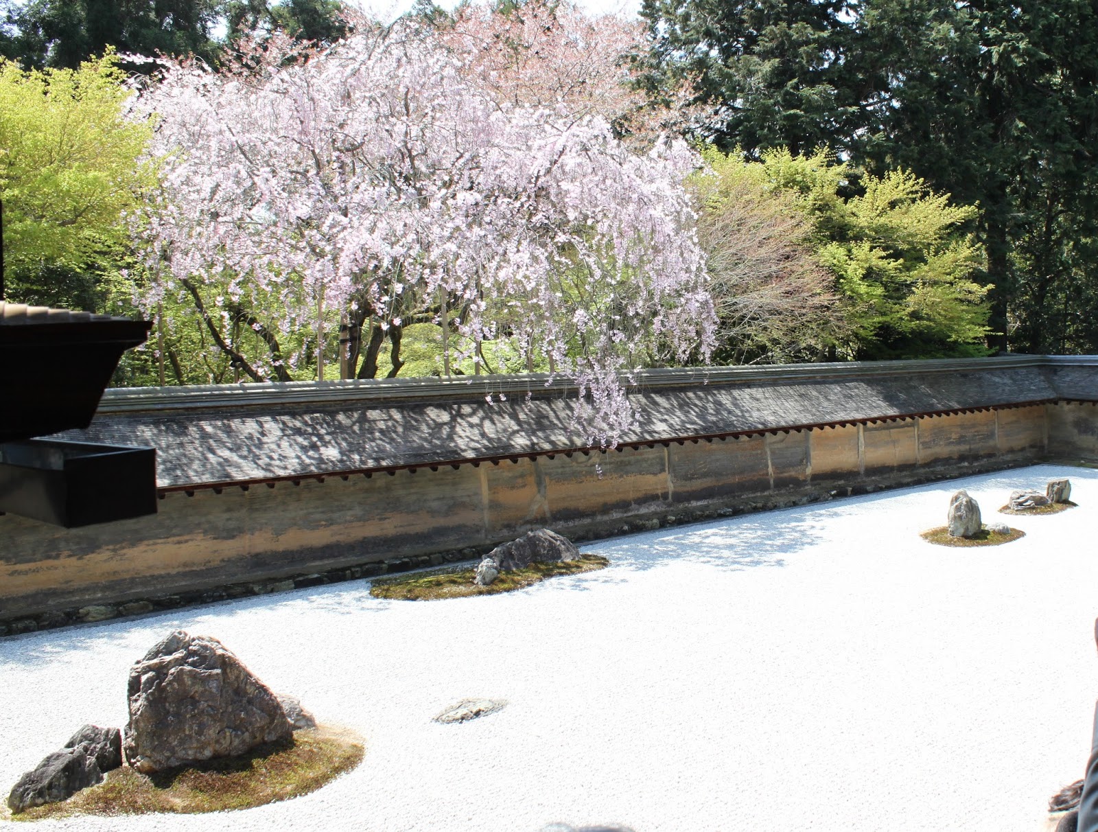 Zajos tolongás a zen kertben - miért érdemes japán stílusban lakberendezni?